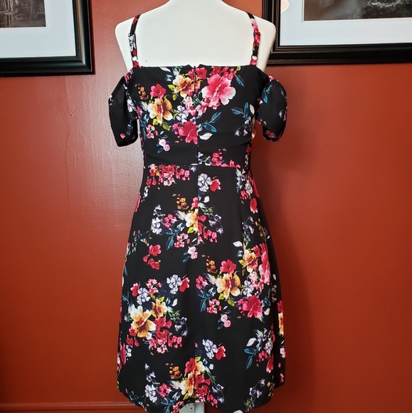 Express black and floral cold shoulder dress - Picture 3 of 8